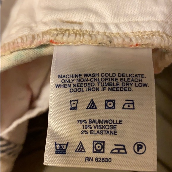 Lands End Women’s Floral Shorts - Picture 8 of 9